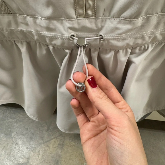 Lululemon Peplum Rainjacket size 2 w/ hood - Picture 4 of 9